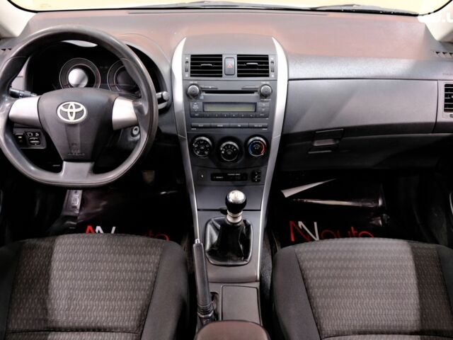 Белый Тойота Королла, объемом двигателя 1.6 л и пробегом 119 тыс. км за 7900 $, фото 6 на Automoto.ua