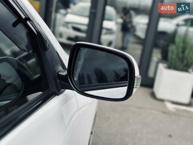 Білий Тойота Королла, об'ємом двигуна 1.33 л та пробігом 243 тис. км за 7399 $, фото 9 на Automoto.ua