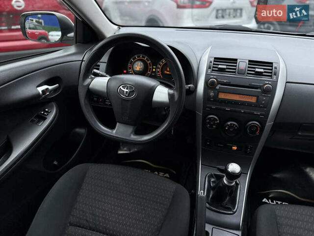 Белый Тойота Королла, объемом двигателя 1.3 л и пробегом 117 тыс. км за 8500 $, фото 33 на Automoto.ua