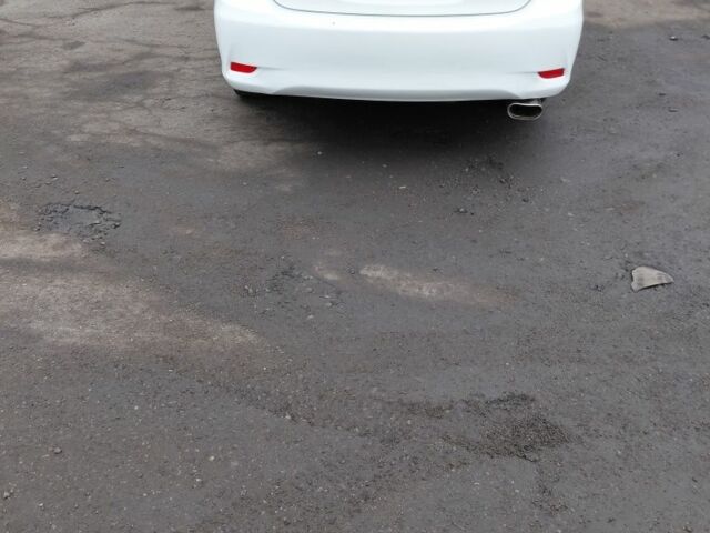 Белый Тойота Королла, объемом двигателя 1.3 л и пробегом 250 тыс. км за 7000 $, фото 5 на Automoto.ua