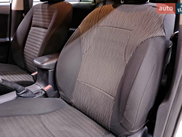 Белый Тойота Королла, объемом двигателя 1.6 л и пробегом 119 тыс. км за 7900 $, фото 27 на Automoto.ua