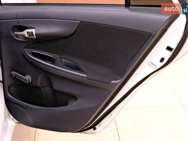 Белый Тойота Королла, объемом двигателя 1.6 л и пробегом 119 тыс. км за 7900 $, фото 32 на Automoto.ua