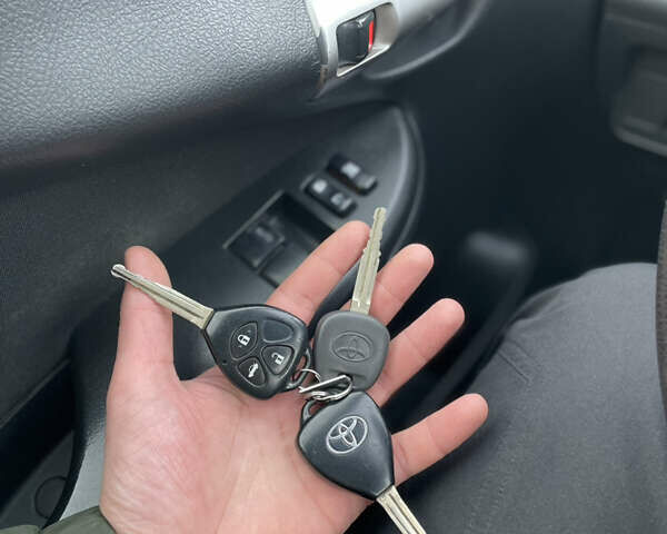 Белый Тойота Королла, объемом двигателя 1.33 л и пробегом 197 тыс. км за 4999 $, фото 10 на Automoto.ua