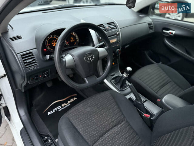 Белый Тойота Королла, объемом двигателя 1.3 л и пробегом 117 тыс. км за 8500 $, фото 25 на Automoto.ua