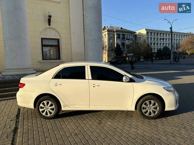 Белый Тойота Королла, объемом двигателя 1.3 л и пробегом 175 тыс. км за 7800 $, фото 4 на Automoto.ua