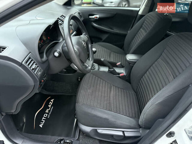 Белый Тойота Королла, объемом двигателя 1.3 л и пробегом 117 тыс. км за 8500 $, фото 26 на Automoto.ua