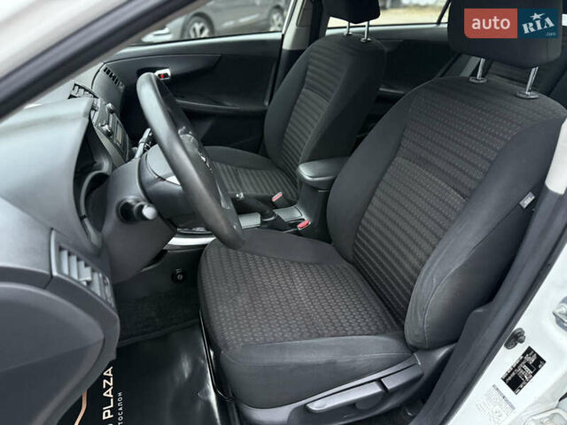 Белый Тойота Королла, объемом двигателя 1.3 л и пробегом 117 тыс. км за 8500 $, фото 27 на Automoto.ua