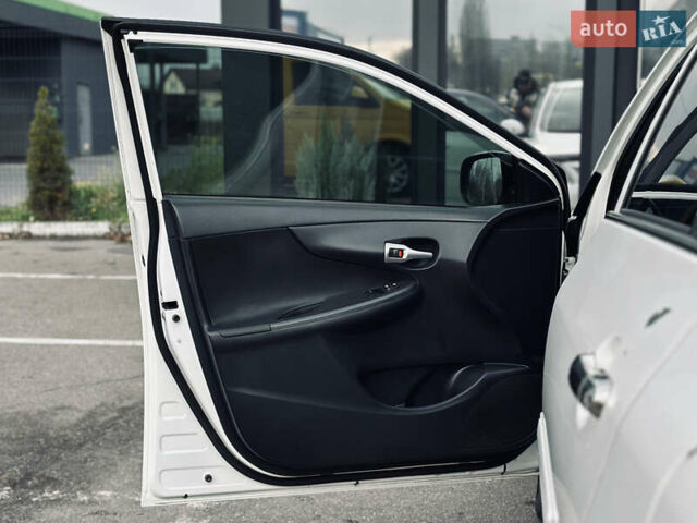 Білий Тойота Королла, об'ємом двигуна 1.33 л та пробігом 243 тис. км за 7399 $, фото 15 на Automoto.ua