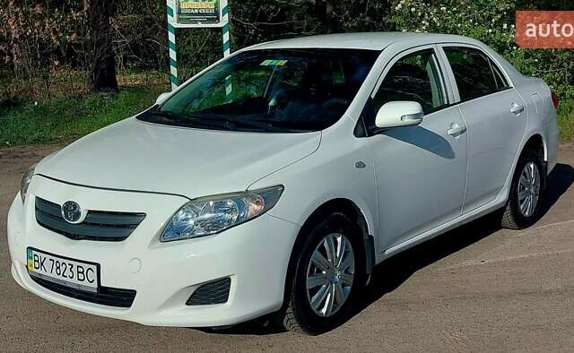 Белый Тойота Королла, объемом двигателя 1.33 л и пробегом 128 тыс. км за 6900 $, фото 1 на Automoto.ua