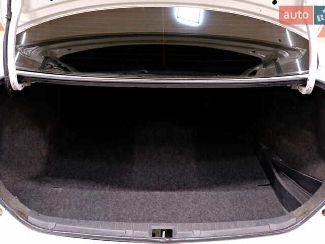 Белый Тойота Королла, объемом двигателя 1.6 л и пробегом 119 тыс. км за 7900 $, фото 42 на Automoto.ua