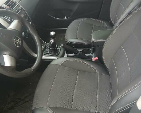 Белый Тойота Королла, объемом двигателя 1.33 л и пробегом 243 тыс. км за 7600 $, фото 1 на Automoto.ua