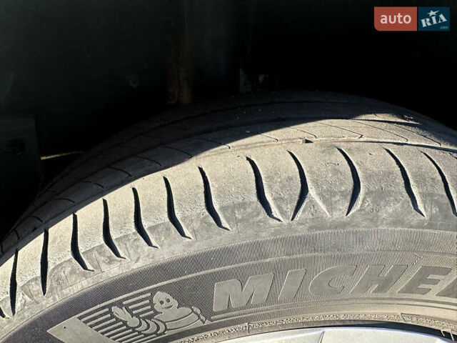 Белый Тойота Королла, объемом двигателя 1.3 л и пробегом 175 тыс. км за 7800 $, фото 5 на Automoto.ua