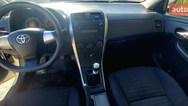 Белый Тойота Королла, объемом двигателя 1.33 л и пробегом 128 тыс. км за 6900 $, фото 14 на Automoto.ua