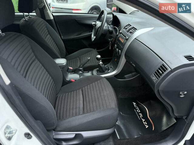 Белый Тойота Королла, объемом двигателя 1.3 л и пробегом 117 тыс. км за 8500 $, фото 30 на Automoto.ua