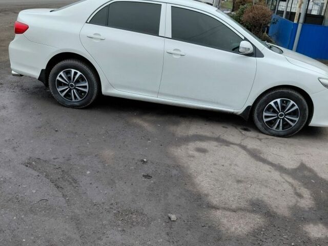 Белый Тойота Королла, объемом двигателя 1.3 л и пробегом 250 тыс. км за 7000 $, фото 2 на Automoto.ua