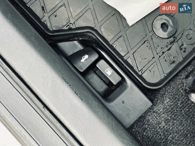 Білий Тойота Королла, об'ємом двигуна 1.33 л та пробігом 243 тис. км за 7399 $, фото 34 на Automoto.ua