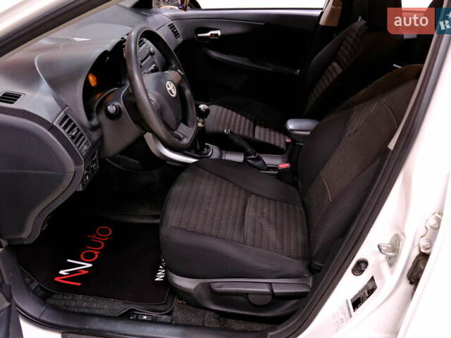 Белый Тойота Королла, объемом двигателя 1.6 л и пробегом 119 тыс. км за 7900 $, фото 25 на Automoto.ua