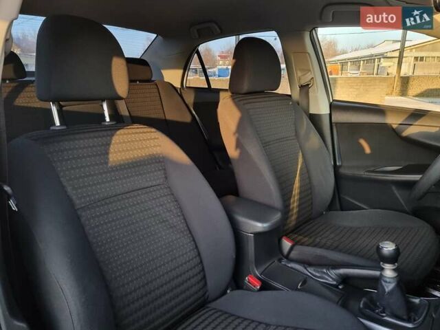 Белый Тойота Королла, объемом двигателя 1.3 л и пробегом 128 тыс. км за 7999 $, фото 57 на Automoto.ua