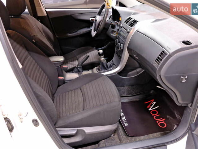 Белый Тойота Королла, объемом двигателя 1.6 л и пробегом 119 тыс. км за 7900 $, фото 37 на Automoto.ua