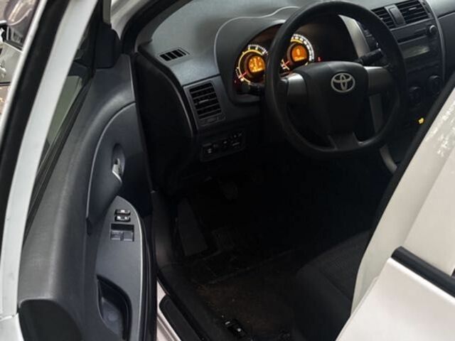 Белый Тойота Королла, объемом двигателя 1.6 л и пробегом 120 тыс. км за 8900 $, фото 2 на Automoto.ua