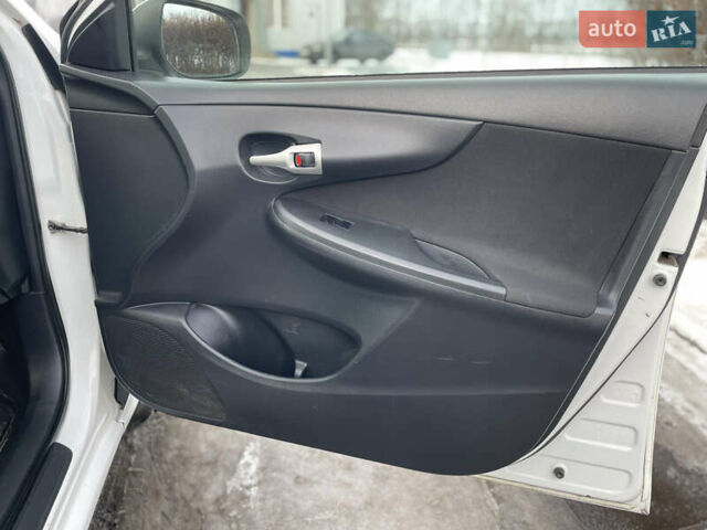 Белый Тойота Королла, объемом двигателя 1.33 л и пробегом 197 тыс. км за 4999 $, фото 19 на Automoto.ua