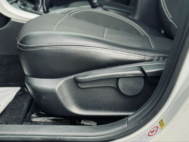 Білий Тойота Королла, об'ємом двигуна 1.33 л та пробігом 243 тис. км за 7199 $, фото 17 на Automoto.ua