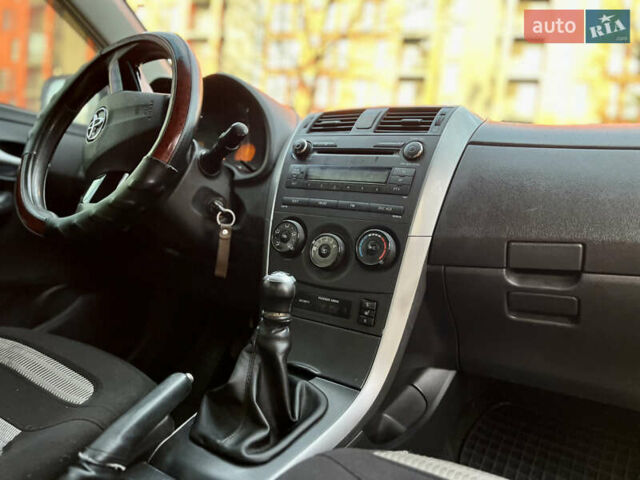 Білий Тойота Королла, об'ємом двигуна 1.33 л та пробігом 302 тис. км за 3999 $, фото 27 на Automoto.ua