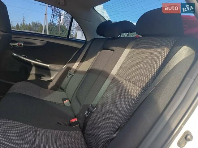 Белый Тойота Королла, объемом двигателя 1.6 л и пробегом 266 тыс. км за 8900 $, фото 11 на Automoto.ua