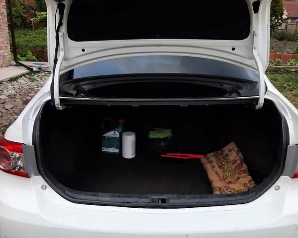 Белый Тойота Королла, объемом двигателя 1.3 л и пробегом 209 тыс. км за 6500 $, фото 17 на Automoto.ua