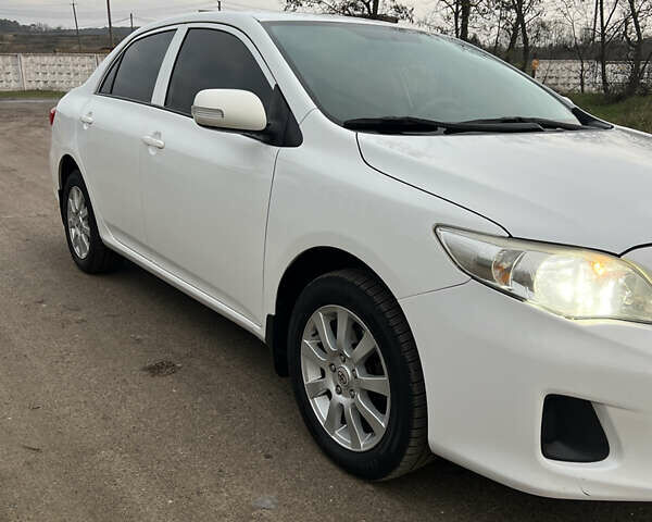 Белый Тойота Королла, объемом двигателя 1.3 л и пробегом 305 тыс. км за 8100 $, фото 6 на Automoto.ua