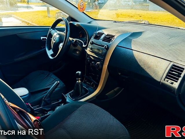 Белый Тойота Королла, объемом двигателя 1.6 л и пробегом 140 тыс. км за 7500 $, фото 4 на Automoto.ua