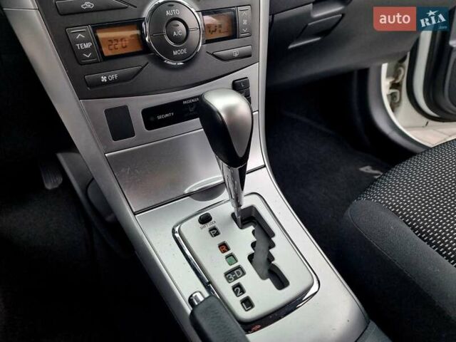 Білий Тойота Королла, об'ємом двигуна 1.6 л та пробігом 97 тис. км за 11300 $, фото 30 на Automoto.ua