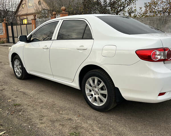 Белый Тойота Королла, объемом двигателя 1.3 л и пробегом 305 тыс. км за 8100 $, фото 2 на Automoto.ua