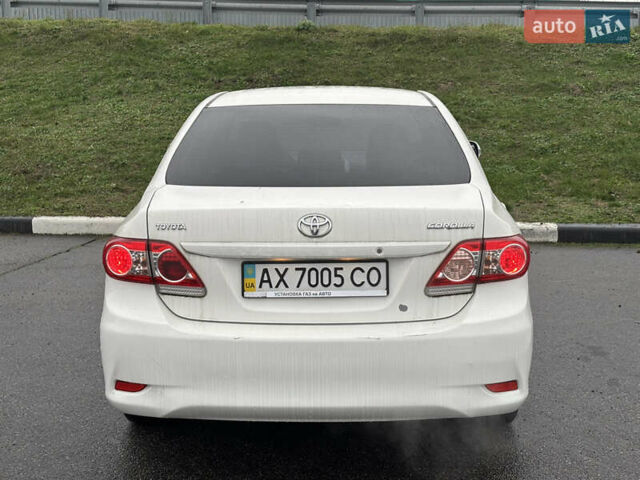 Білий Тойота Королла, об'ємом двигуна 1.33 л та пробігом 210 тис. км за 7000 $, фото 5 на Automoto.ua