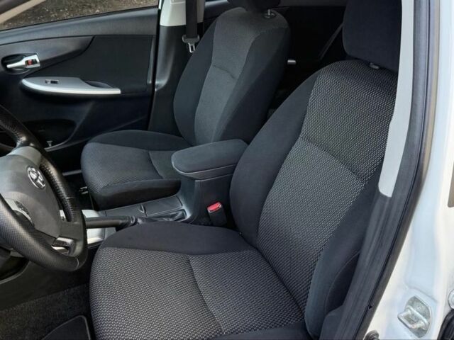 Белый Тойота Королла, объемом двигателя 1.6 л и пробегом 93 тыс. км за 10500 $, фото 8 на Automoto.ua