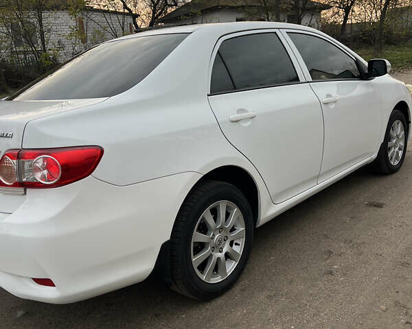 Белый Тойота Королла, объемом двигателя 1.3 л и пробегом 305 тыс. км за 8100 $, фото 5 на Automoto.ua