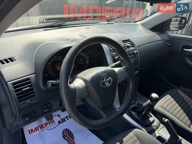 Білий Тойота Королла, об'ємом двигуна 1.33 л та пробігом 210 тис. км за 7000 $, фото 7 на Automoto.ua