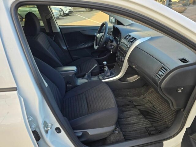 Білий Тойота Королла, об'ємом двигуна 1.3 л та пробігом 200 тис. км за 6500 $, фото 14 на Automoto.ua