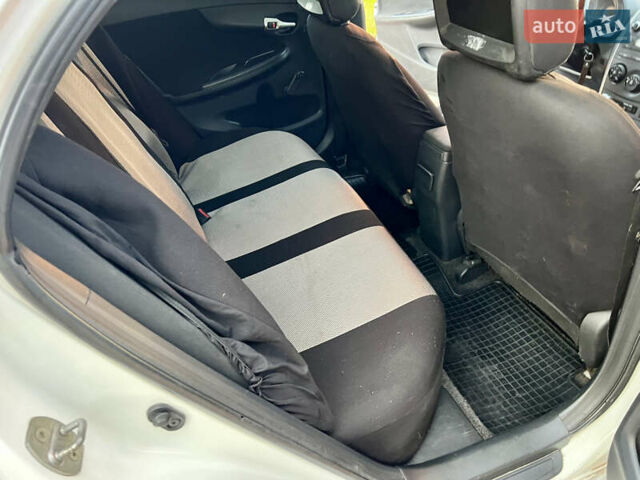 Білий Тойота Королла, об'ємом двигуна 1.33 л та пробігом 302 тис. км за 3999 $, фото 25 на Automoto.ua