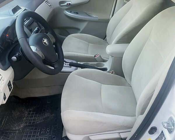 Белый Тойота Королла, объемом двигателя 1.8 л и пробегом 219 тыс. км за 7999 $, фото 12 на Automoto.ua