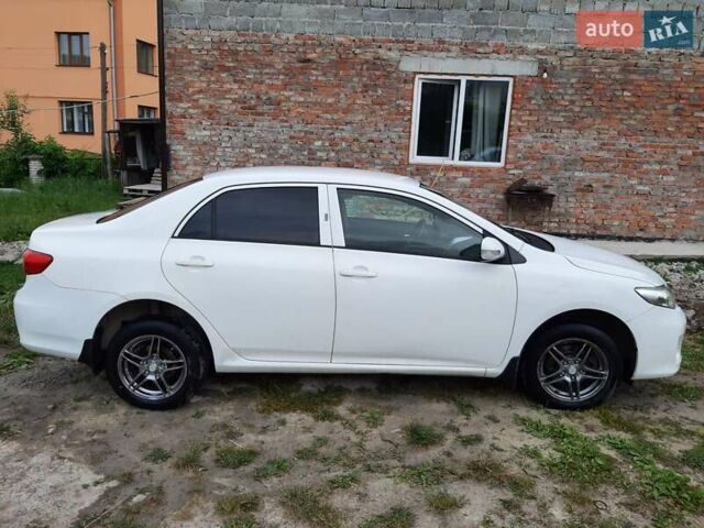 Белый Тойота Королла, объемом двигателя 1.3 л и пробегом 209 тыс. км за 6500 $, фото 3 на Automoto.ua