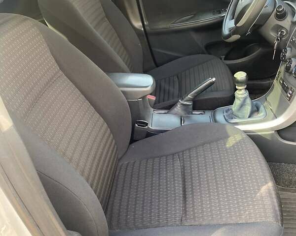 Білий Тойота Королла, об'ємом двигуна 1.3 л та пробігом 349 тис. км за 5000 $, фото 5 на Automoto.ua