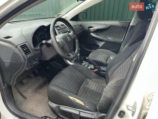 Белый Тойота Королла, объемом двигателя 1.3 л и пробегом 270 тыс. км за 5850 $, фото 6 на Automoto.ua