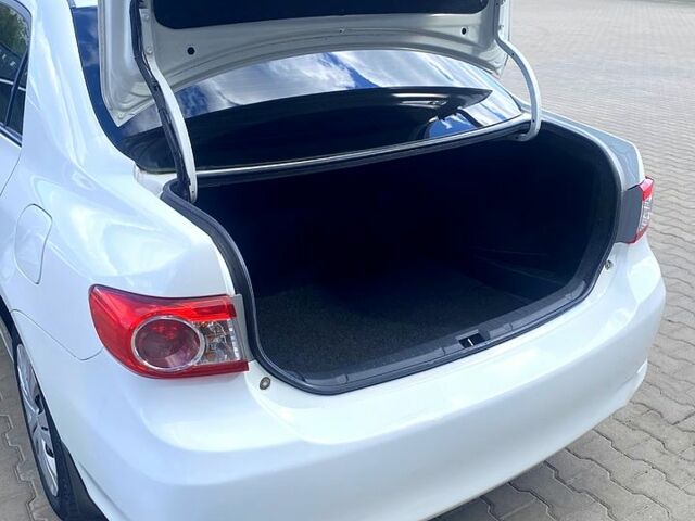 Белый Тойота Королла, объемом двигателя 1.6 л и пробегом 162 тыс. км за 9600 $, фото 2 на Automoto.ua