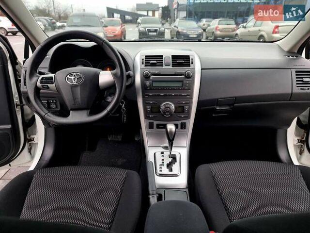 Білий Тойота Королла, об'ємом двигуна 1.6 л та пробігом 97 тис. км за 11300 $, фото 32 на Automoto.ua