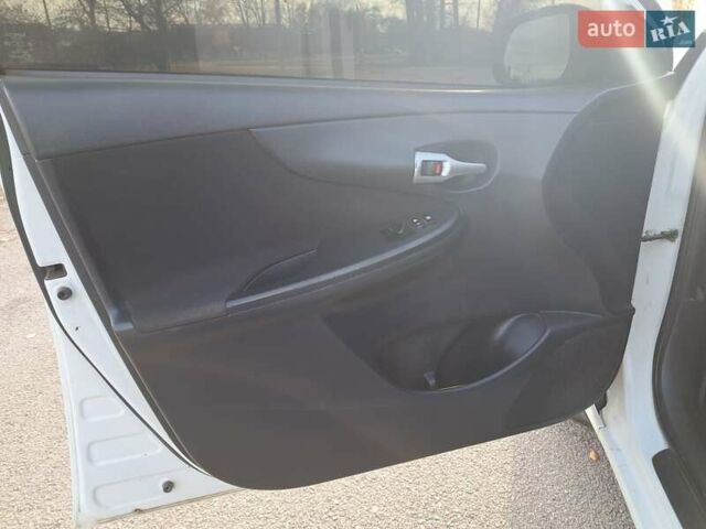 Белый Тойота Королла, объемом двигателя 1.33 л и пробегом 178 тыс. км за 8400 $, фото 7 на Automoto.ua