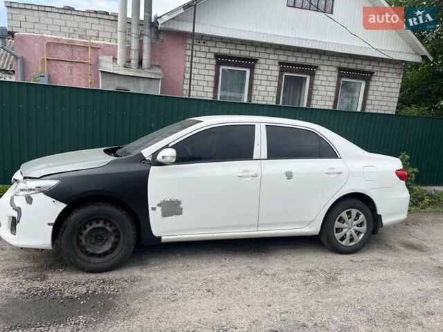 Белый Тойота Королла, объемом двигателя 1.3 л и пробегом 270 тыс. км за 5850 $, фото 1 на Automoto.ua