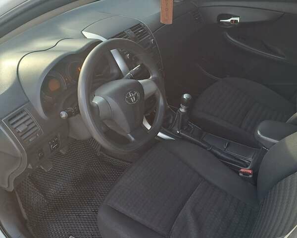 Белый Тойота Королла, объемом двигателя 1.33 л и пробегом 178 тыс. км за 8400 $, фото 6 на Automoto.ua