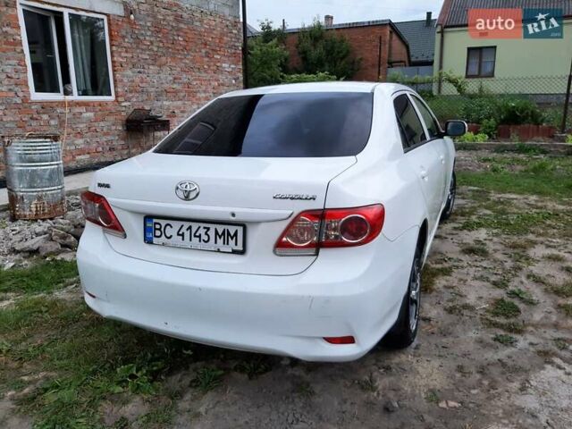 Белый Тойота Королла, объемом двигателя 1.3 л и пробегом 209 тыс. км за 6500 $, фото 4 на Automoto.ua