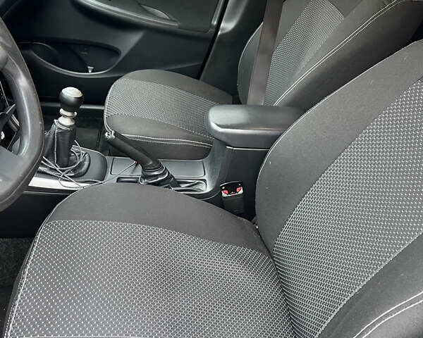 Белый Тойота Королла, объемом двигателя 1.3 л и пробегом 305 тыс. км за 8100 $, фото 8 на Automoto.ua